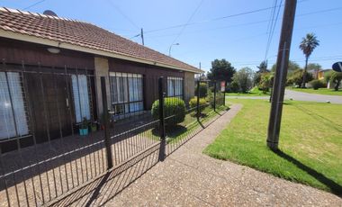 CASA EN PARQUE LURO 3 AMBIENTES CON DEPENDENCIA y 2 BAÑOS
