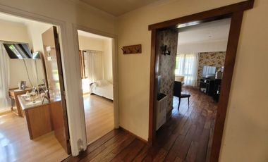 CASA EN PARQUE LURO 3 AMBIENTES CON DEPENDENCIA y 2 BAÑOS