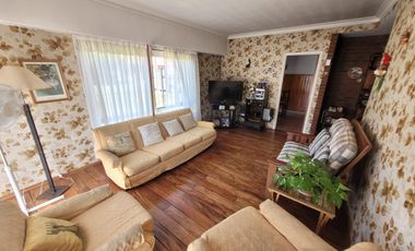 CASA EN PARQUE LURO 3 AMBIENTES CON DEPENDENCIA y 2 BAÑOS