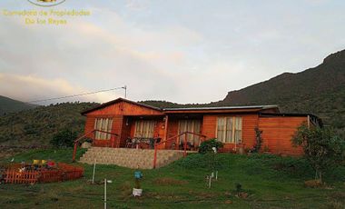 Se vende casa con terreno en la subida de Andacoyo.