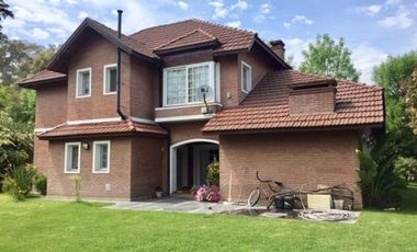 GRAN OPORTUNIDAD IMPORTANTE CHALET DE 5 AMB