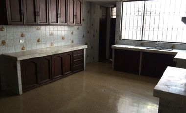 JIPIJAPA. CASA PRINCIPAL Y OTRA POSTERIOR.EN VENTA.