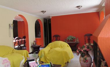 JIPIJAPA. CASA PRINCIPAL Y OTRA POSTERIOR.EN VENTA.