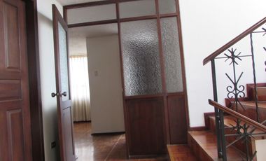 JIPIJAPA. CASA PRINCIPAL Y OTRA POSTERIOR.EN VENTA.