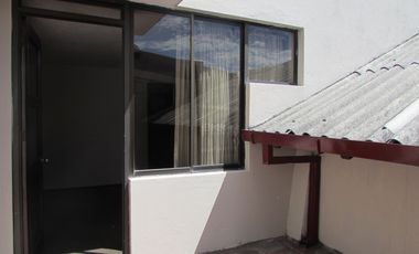 JIPIJAPA. CASA PRINCIPAL Y OTRA POSTERIOR.EN VENTA.