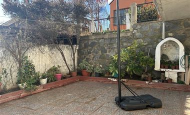 Amplia casa, vista al mar ,LyC 4 dormitorios,2 baños, patio