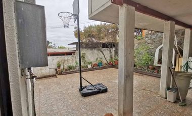 Amplia casa, vista al mar ,LyC 4 dormitorios,2 baños, patio