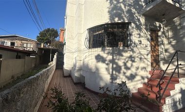 Amplia casa, vista al mar ,LyC 4 dormitorios,2 baños, patio