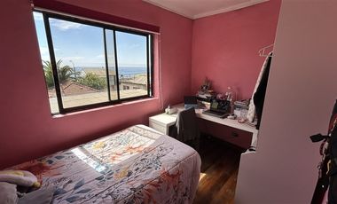 Amplia casa, vista al mar ,LyC 4 dormitorios,2 baños, patio
