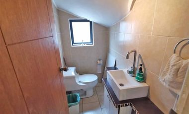 Amplia casa, vista al mar ,LyC 4 dormitorios,2 baños, patio