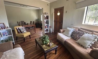 Amplia casa, vista al mar ,LyC 4 dormitorios,2 baños, patio