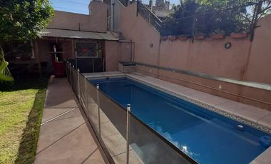 Excelente casa de 3 ambientes con pileta