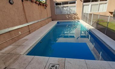Excelente casa de 3 ambientes con pileta