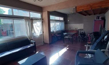 Excelente casa de 3 ambientes con pileta