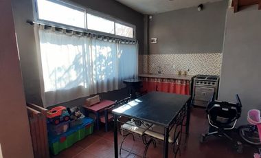 Excelente casa de 3 ambientes con pileta