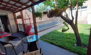 Excelente casa de 3 ambientes con pileta