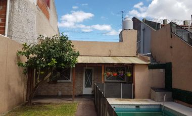 Excelente casa de 3 ambientes con pileta