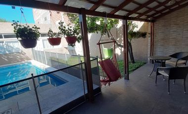Excelente casa de 3 ambientes con pileta