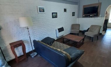 Excelente casa de 3 ambientes con pileta
