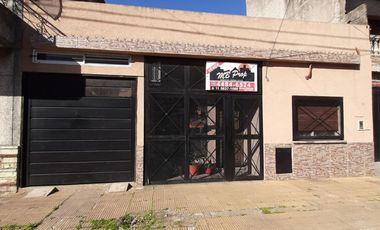 Excelente casa de 3 ambientes con pileta