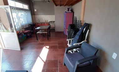 Excelente casa de 3 ambientes con pileta