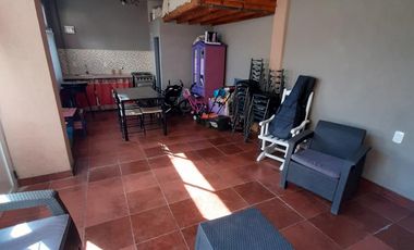 Excelente casa de 3 ambientes con pileta