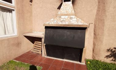 Excelente casa de 3 ambientes con pileta