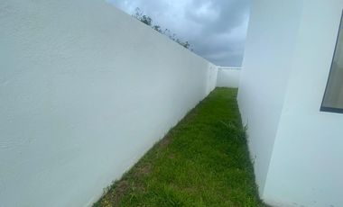 CASA EN VENTA JUNTO A CASA CLUB CON  ALBERCA EN EL FRACC.LAS HIGUERAS