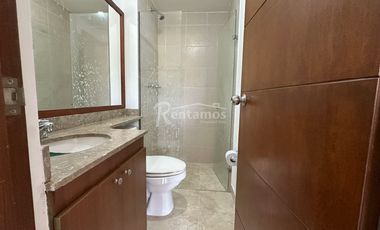 apartamento en arriendo en loma de las brujas. Cod A776736