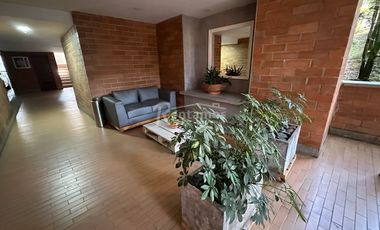 apartamento en arriendo en loma de las brujas. Cod A776736