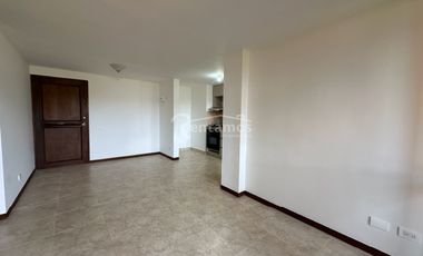 apartamento en arriendo en loma de las brujas. Cod A776736
