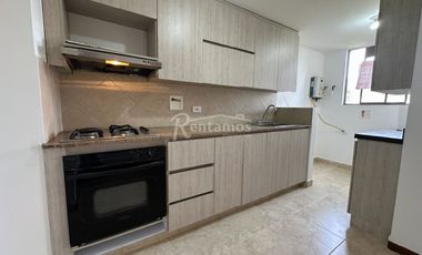 apartamento en arriendo en loma de las brujas. Cod A776736