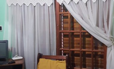 Casa lista para habitar, tipo chalet en zona Colón