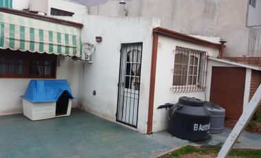Casa lista para habitar, tipo chalet en zona Colón