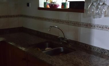 Casa lista para habitar, tipo chalet en zona Colón