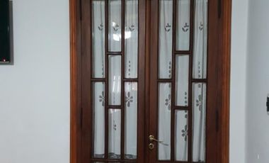 Casa lista para habitar, tipo chalet en zona Colón
