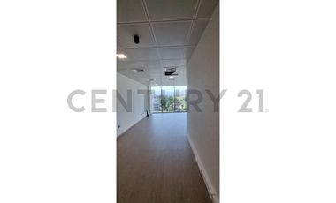 OFICINA EN ARRIENDO AV. LA DEHESA EXCELENTE UBICACION