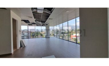 OFICINA EN ARRIENDO AV. LA DEHESA EXCELENTE UBICACION