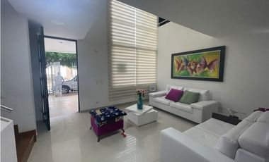 SE VENDE CASA DE DOS PISOS EN ZONA NORTE DE MONTERA