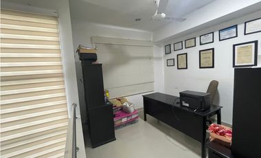 SE VENDE CASA DE DOS PISOS EN ZONA NORTE DE MONTERA