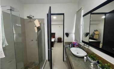 SE VENDE CASA DE DOS PISOS EN ZONA NORTE DE MONTERA