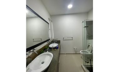 SE VENDE CASA DE DOS PISOS EN ZONA NORTE DE MONTERA