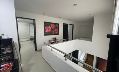 SE VENDE CASA DE DOS PISOS EN ZONA NORTE DE MONTERA