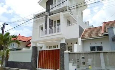 Rumah Baru 3 Lantai Luas 137 di Sulfat Titan kota Malang