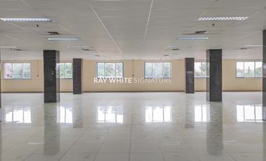 Gedung Kantor 8 Lantai di daerah Buncit Raya