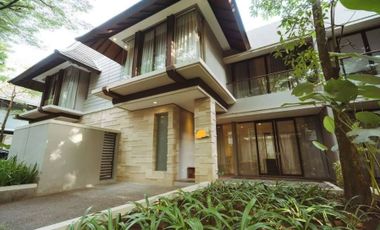 Rumah mewah konsep Villa di perumahan Elite Hyarta Residence