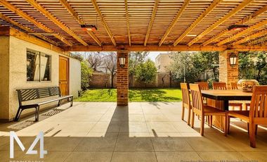 Casa en venta de 4 dorm. en Ñuñoa
