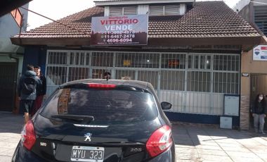 LOCAL , CON ALTILLO Y DEPARTAMENTO  POR PASILLO DE 3 AMBIENTES