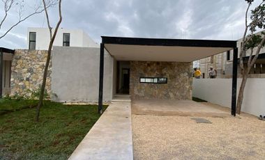 Casa en preventa de un solo piso modelo 175 en privada Oviedo, cholul Yuc.