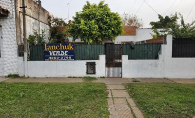 Casa de 3 Amb con Fondo - Lanus Oeste